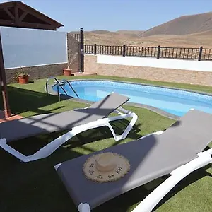 Villa Blue With Private Pool, Bbq, Wifi - Suitable For Families By Holidays, Corralejo